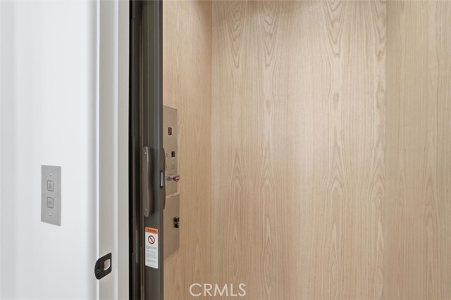 Detail Gallery Image 4 of 45 For 617 N Irena Ave #B,  Redondo Beach,  CA 90277 - 4 Beds | 3/1 Baths