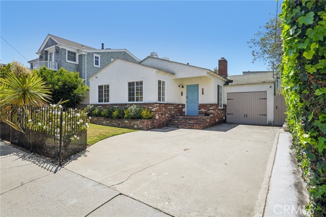 Detail Gallery Image 1 of 28 For 1120 9th St, Hermosa Beach,  CA 90254 - 2 Beds | 1 Baths