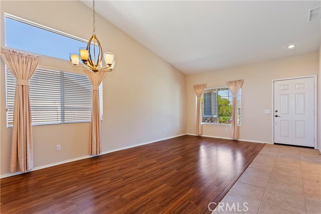 Detail Gallery Image 12 of 46 For 3946 Camelback Cir, Corona,  CA 92883 - 5 Beds | 2 Baths