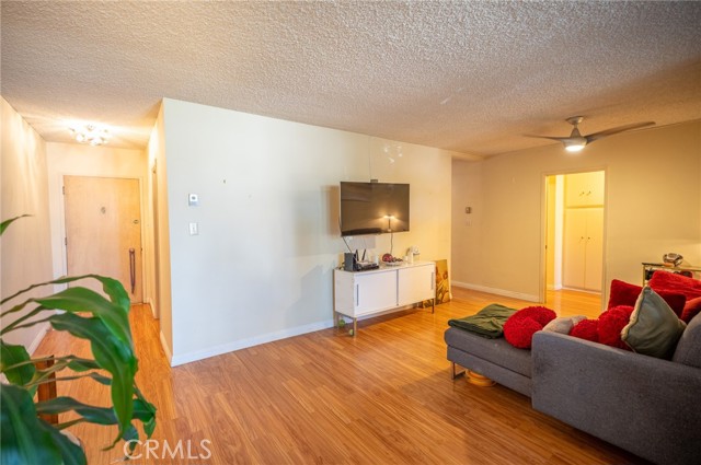 Detail Gallery Image 4 of 13 For 2662 E 2nd St #D1,  Long Beach,  CA 90803 - 1 Beds | 1 Baths