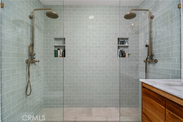 Detail Gallery Image 16 of 29 For 417 Gloucester Dr, Costa Mesa,  CA 92627 - 2 Beds | 2 Baths