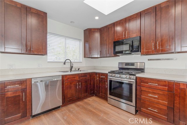 Detail Gallery Image 11 of 29 For 17425 Emelita, Encino,  CA 91316 - 2 Beds | 1 Baths