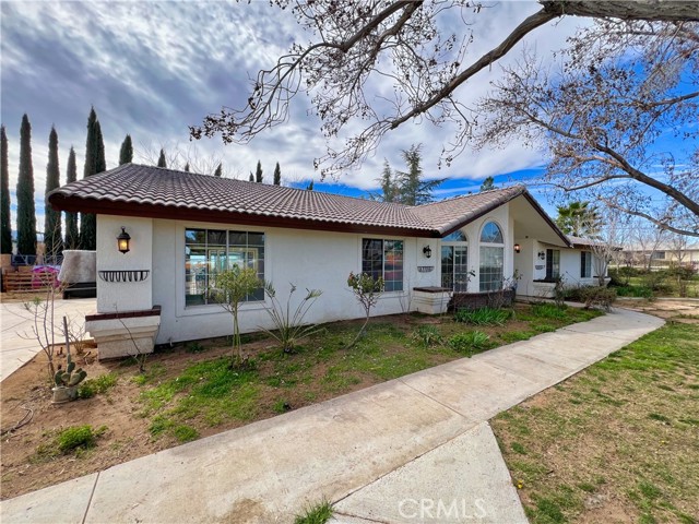 Detail Gallery Image 3 of 44 For 8323 Peach Ave, Hesperia,  CA 92345 - 4 Beds | 2/1 Baths