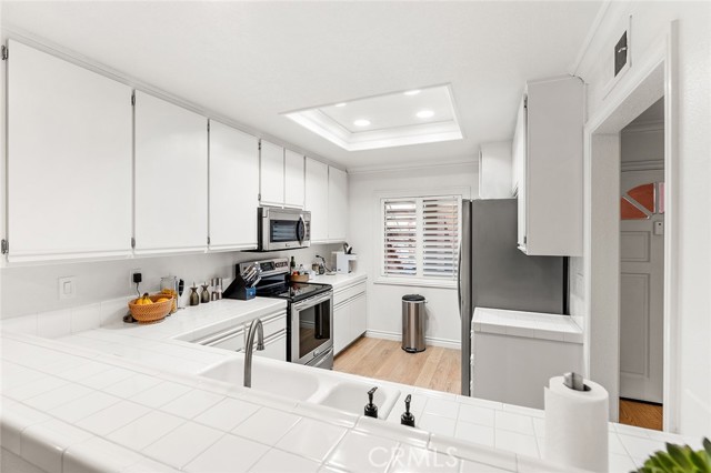 Detail Gallery Image 5 of 27 For 362 Villa Point, Newport Beach,  CA 92660 - 2 Beds | 2 Baths