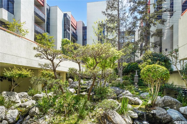 222 S Central Avenue, Los Angeles CA: https://media.crmls.org/medias/d45f7729-ff3b-48ff-8326-9225b753662b.jpg