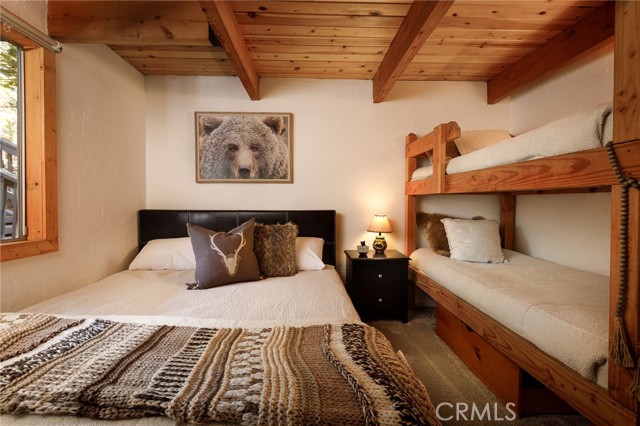 Detail Gallery Image 12 of 34 For 422 Pyramid, Lake Arrowhead,  CA 92352 - 3 Beds | 2 Baths