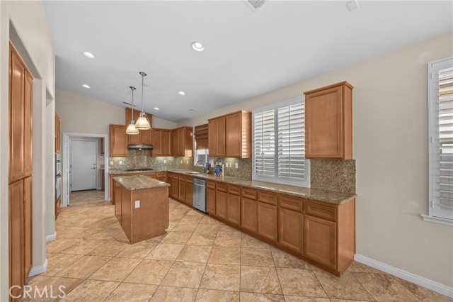 Detail Gallery Image 11 of 42 For 180 Salt Crk, Beaumont,  CA 92223 - 3 Beds | 2 Baths