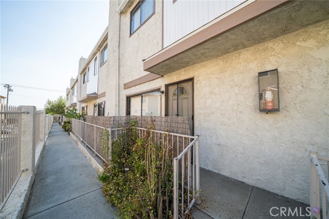 Detail Gallery Image 1 of 1 For 14291 Foothill Bld #7,  Sylmar,  CA 91342 - 2 Beds | 3 Baths