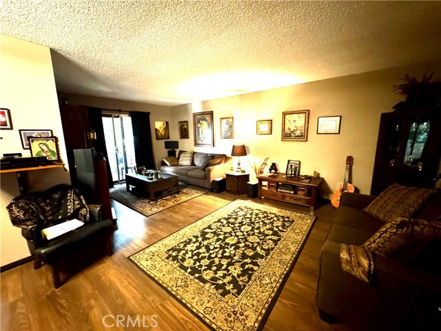 Detail Gallery Image 5 of 6 For 13080 Dronfield Ave #80, Sylmar,  CA 91342 - 2 Beds | 1 Baths