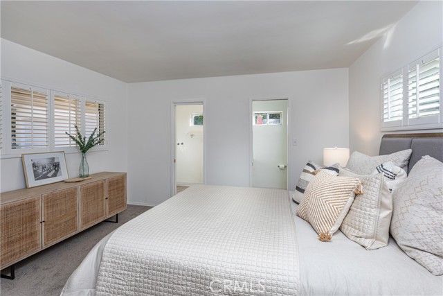 620 S Bel Aire Drive, Burbank CA: https://media.crmls.org/medias/d4613869-5d25-41ee-87b8-58ff8a21d675.jpg