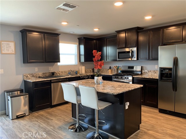 Detail Gallery Image 2 of 23 For 2948 N Church, Visalia,  CA 93291 - 5 Beds | 3 Baths