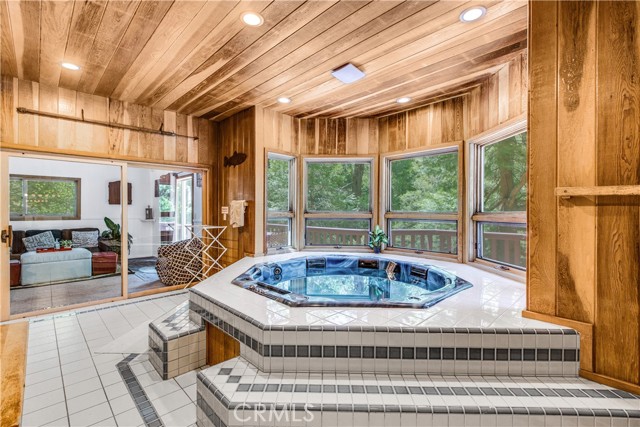 27945 Lakes Edge, Lake Arrowhead, CA 92352