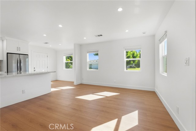 Detail Gallery Image 3 of 11 For 2907 Obama Bld, Leimert Park,  CA 90018 - 2 Beds | 1 Baths