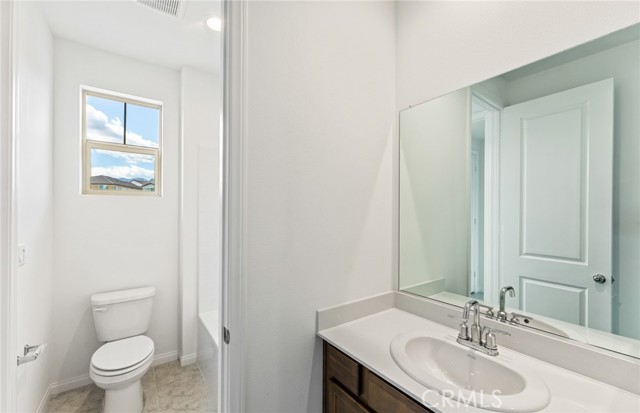 Detail Gallery Image 9 of 43 For 3909 Hudson Ln, Lake Elsinore,  CA 92530 - 6 Beds | 5 Baths