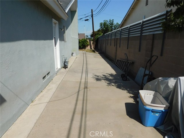 16732 Cooper Lane, Huntington Beach CA: https://media.crmls.org/medias/d463fcae-0aef-49e6-a883-43a0cf244c01.jpg