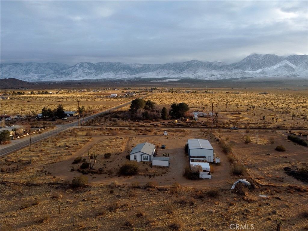 https://media.crmls.org/medias/d4647eb9-1ec7-47ee-a2d9-c1b4a480be58.jpg?preset=X-Large