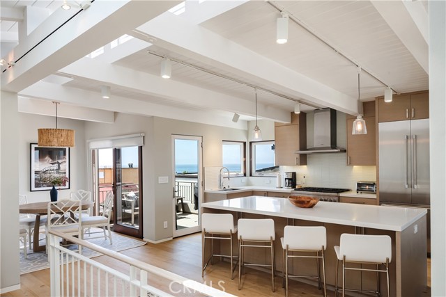 221 36th Street, Manhattan Beach, California 90266, 3 Bedrooms Bedrooms, ,3 BathroomsBathrooms,Residential,Sold,36th,SB22069794