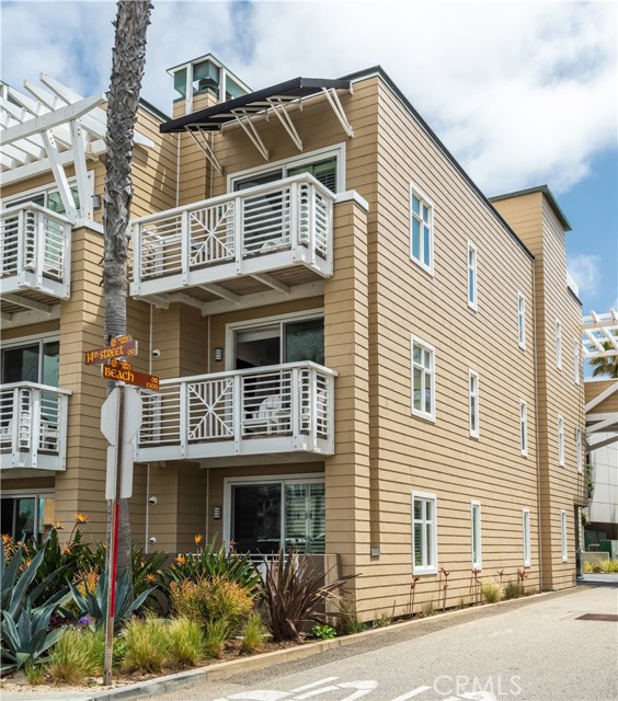 1300 The Strand, Hermosa Beach, California 90254, 1 Bedroom Bedrooms, ,1 BathroomBathrooms,Residential,Sold,The Strand,SB23083557