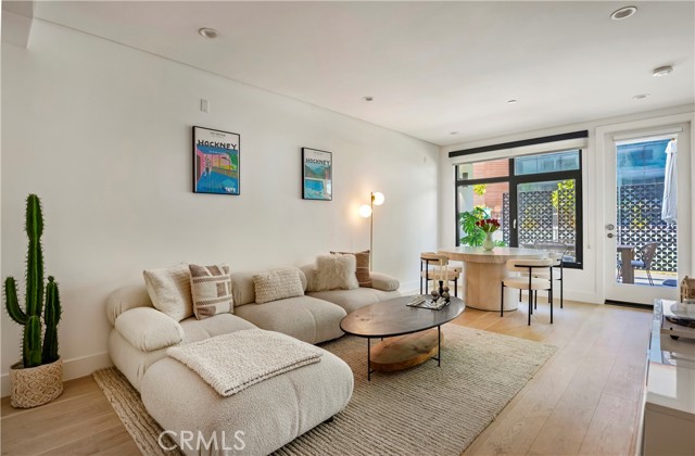 399 E Del Mar Boulevard, Pasadena CA: https://media.crmls.org/medias/d465eac8-3506-4ab5-b6d1-65ddc14e4ef8.jpg