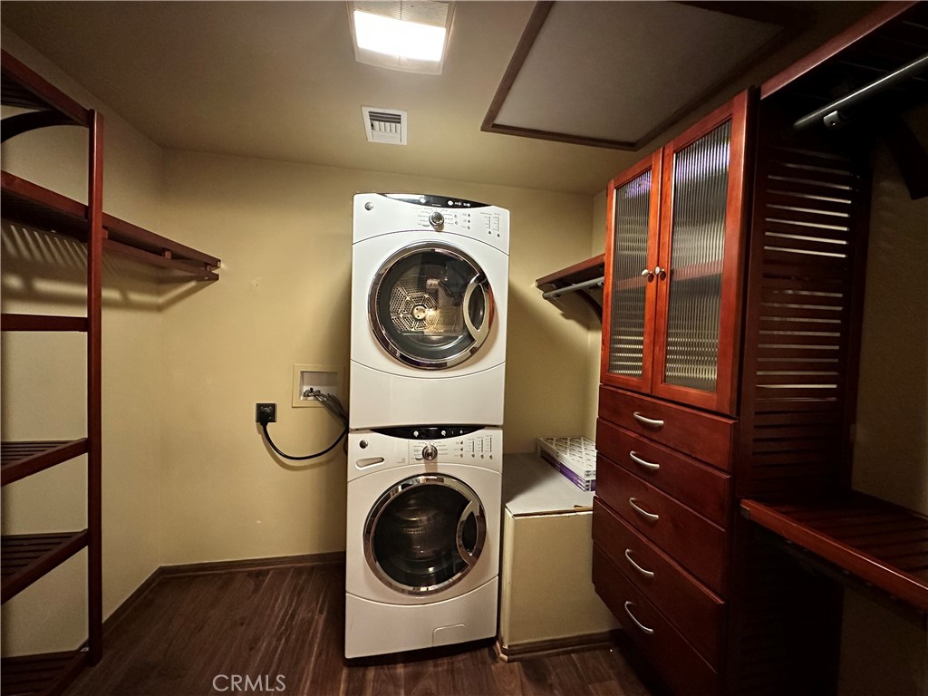 https://media.crmls.org/medias/d4664d31-21e1-4df9-b218-4e5404513a87.jpg?preset=X-Large