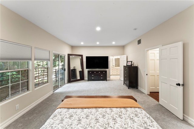 Detail Gallery Image 15 of 51 For 2355 N Beverly Glen Bld, Los Angeles,  CA 90077 - 2 Beds | 3/1 Baths