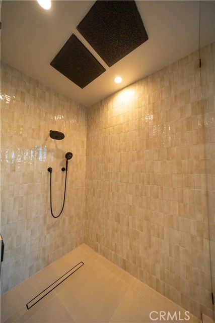 Detail Gallery Image 57 of 74 For 17437 Oak Creek Ct, Encino,  CA 91316 - 5 Beds | 5/1 Baths