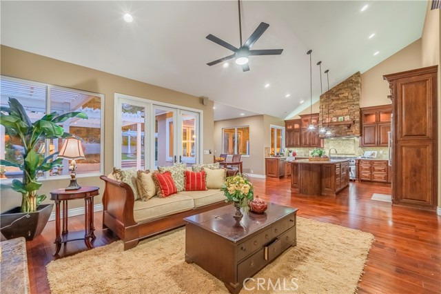369 Ashbury Lane, Upland CA: https://media.crmls.org/medias/d468ea36-9e4a-4ff9-94e8-0898924aee7c.jpg
