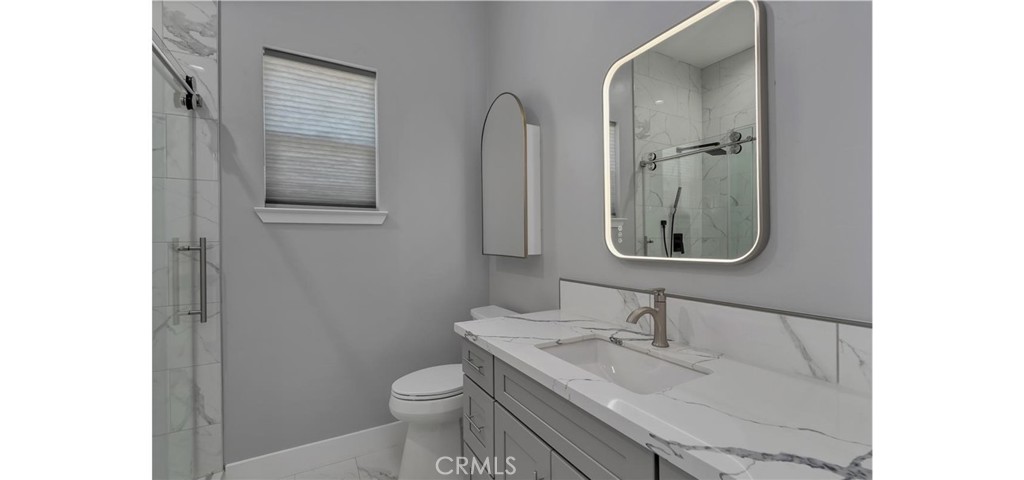 https://media.crmls.org/medias/d4697317-afc4-4c5f-9bf0-aaf6a3a13d9e.jpg?preset=X-Large