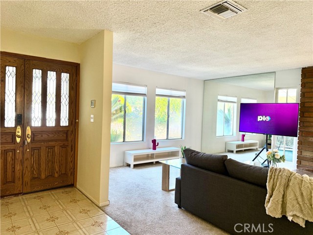 Detail Gallery Image 6 of 35 For 9504 East Naomi Ave, Arcadia,  CA 91007 - 3 Beds | 3 Baths