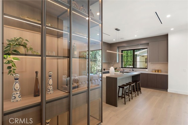 Detail Gallery Image 11 of 39 For 4625 Vesper Ave, Sherman Oaks,  CA 91403 - 5 Beds | 5/2 Baths