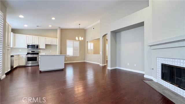 Detail Gallery Image 9 of 21 For 679 Shasta Dr, Corona,  CA 92881 - 3 Beds | 2 Baths