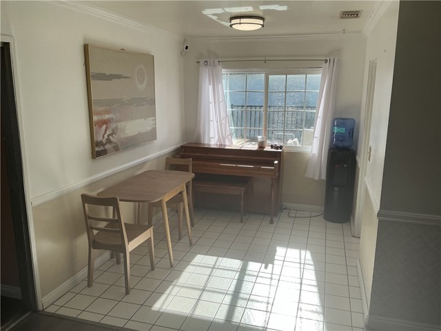 Detail Gallery Image 7 of 17 For 17740 Baltar St, Reseda,  CA 91335 - 7 Beds | 3 Baths