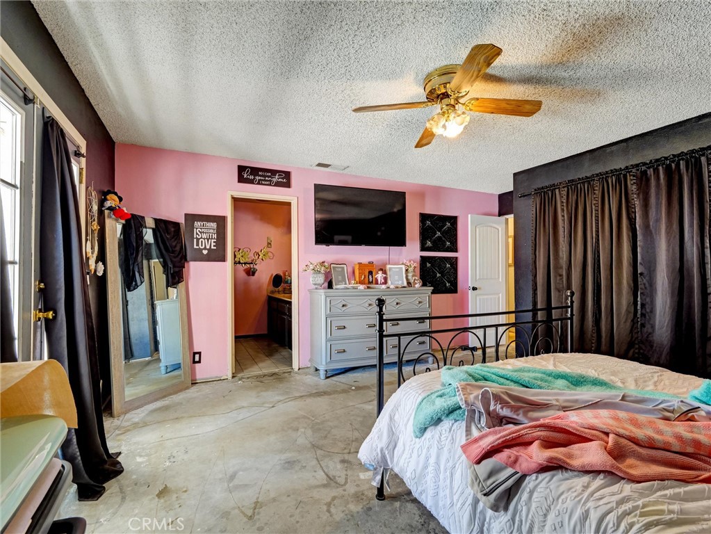 https://media.crmls.org/medias/d46bb26f-bb21-417a-b54e-0758cafe9c86.jpg?preset=X-Large