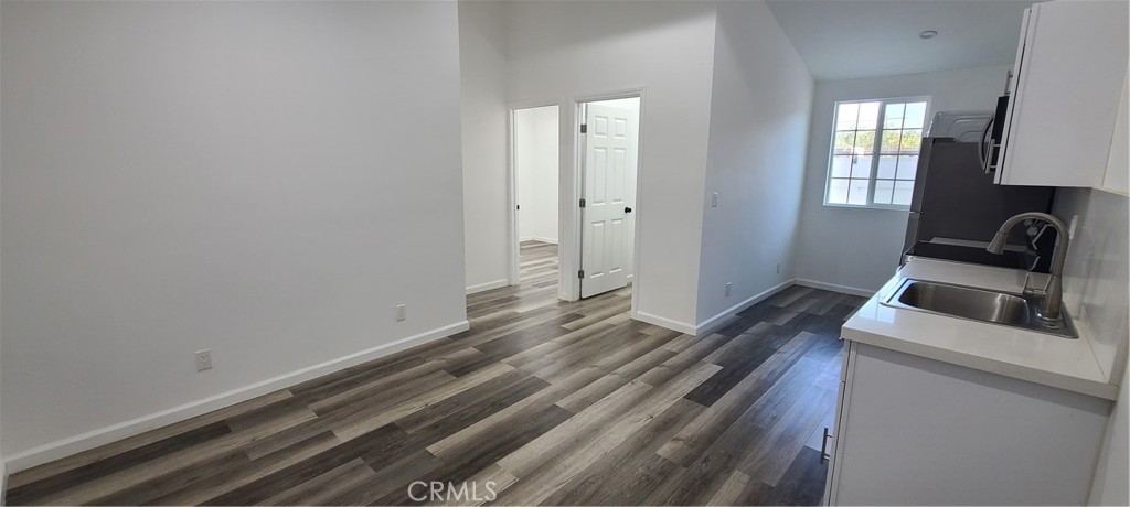 https://media.crmls.org/medias/d46d13b2-7d01-4b8f-836a-a1f026df5ffc.jpg?preset=X-Large