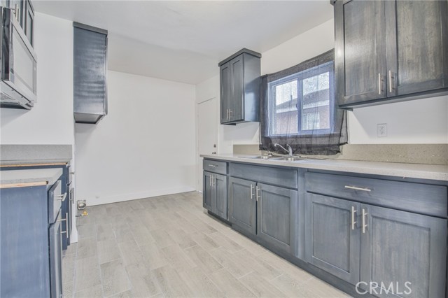 9218 Hooper Avenue, Los Angeles CA: https://media.crmls.org/medias/d46dbcba-ee0b-4cfd-b664-86bd497f2644.jpg