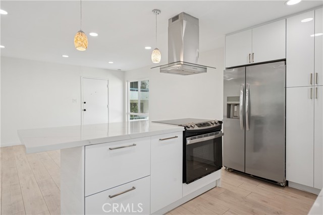 Detail Gallery Image 9 of 35 For 5330 Zelzah Ave #7,  Encino,  CA 91316 - 2 Beds | 2 Baths