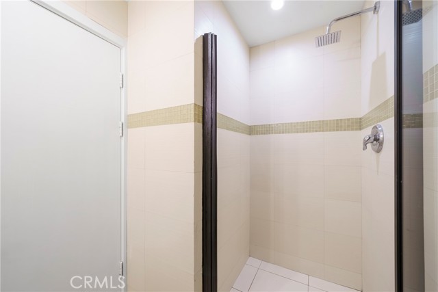 Detail Gallery Image 11 of 32 For 957 S Gramercy Dr #105,  Los Angeles,  CA 90019 - 2 Beds | 2 Baths
