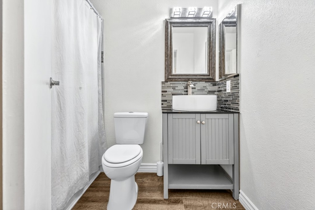 https://media.crmls.org/medias/d46ea5c7-1a0a-4194-81aa-997b2686253c.jpg?preset=X-Large
