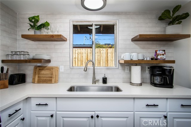 Detail Gallery Image 1 of 21 For 6886 Hillview Rd, Joshua Tree,  CA 92252 - 3 Beds | 1 Baths