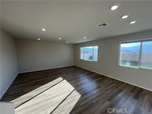 Detail Gallery Image 5 of 26 For 19557 Hanging Rock, Lake Elsinore,  CA 92532 - 5 Beds | 3 Baths