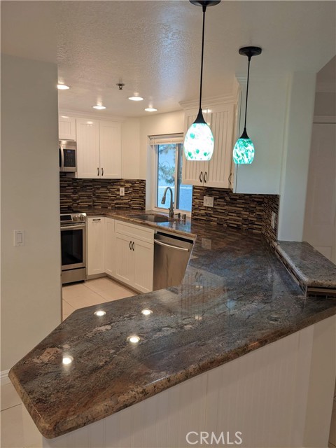 420 Lake Street, Huntington Beach CA: https://media.crmls.org/medias/d46fdb43-7f9c-43de-8638-1542b0a1c200.jpg