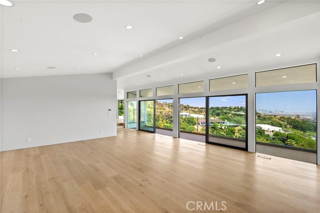 Detail Gallery Image 15 of 35 For 9336 Lloydcrest Dr, Beverly Hills,  CA 90210 - 3 Beds | 2 Baths