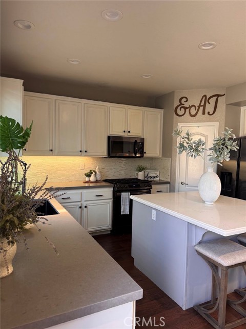 Detail Gallery Image 4 of 6 For 3120 Sand Pine Trl, Hemet,  CA 92545 - 5 Beds | 3/1 Baths