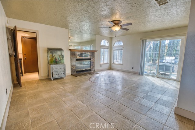 Detail Gallery Image 12 of 44 For 8323 Peach Ave, Hesperia,  CA 92345 - 4 Beds | 2/1 Baths