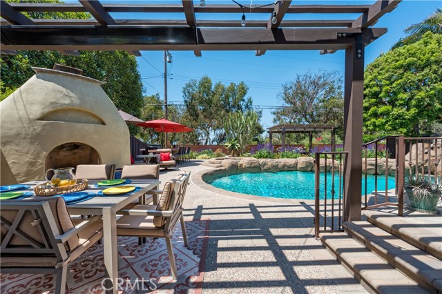 1335 Crestview Avenue, Seal Beach CA: https://media.crmls.org/medias/d4715cb9-154b-40ac-8dad-5b0adc729f51.jpg