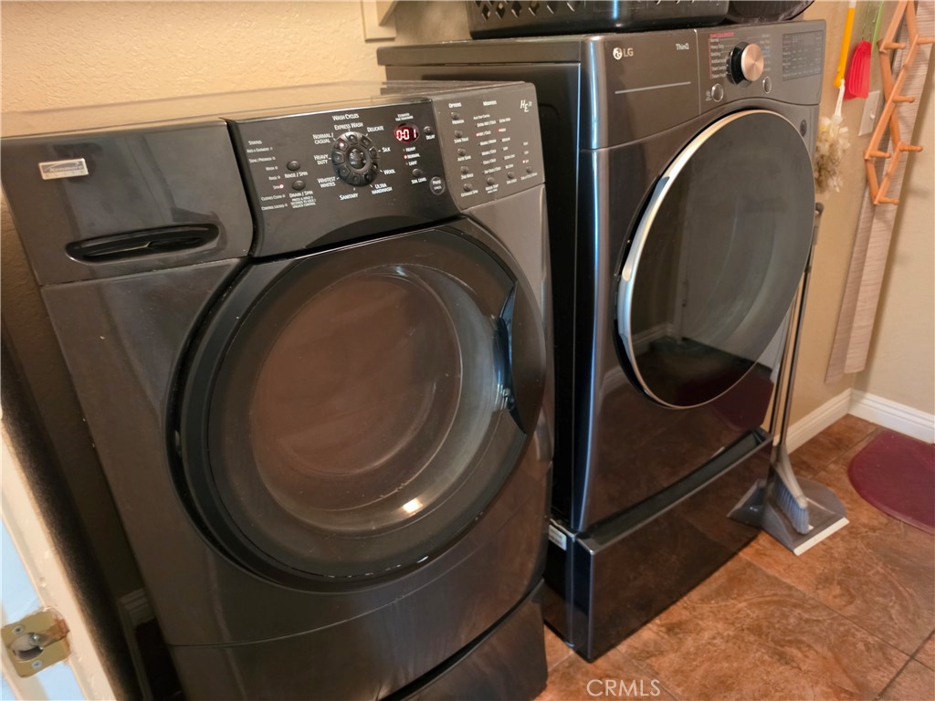 https://media.crmls.org/medias/d4719de5-ac0a-40d5-bddb-ee597f391ae4.jpg?preset=X-Large