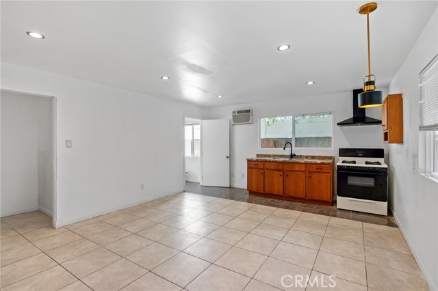 9630 Keokuk Avenue, Chatsworth (los Angeles), California 91311, 3 Bedrooms Bedrooms, ,2 BathroomsBathrooms,Residential Lease,For Rent,9630 Keokuk Avenue,CRGD24233291