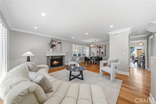 Detail Gallery Image 5 of 37 For 2214 Vista Hogar, Newport Beach,  CA 92660 - 4 Beds | 2/1 Baths