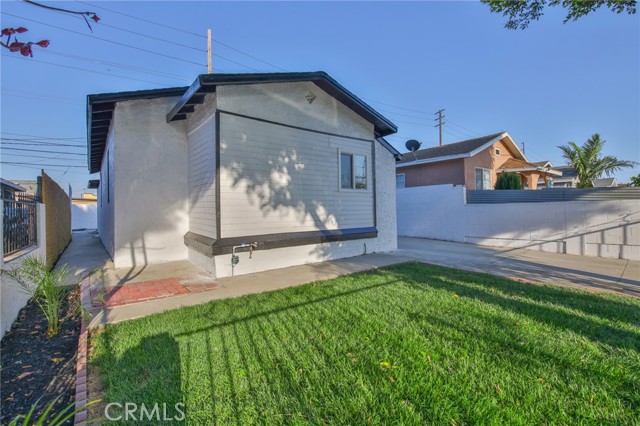 9218 Hooper Avenue, Los Angeles CA: https://media.crmls.org/medias/d4728716-2a98-4091-8a69-744e3b620a1d.jpg