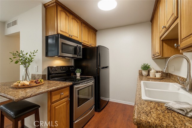 Detail Gallery Image 5 of 18 For 564 N Bellflower Bld #218,  Long Beach,  CA 90814 - 1 Beds | 1 Baths